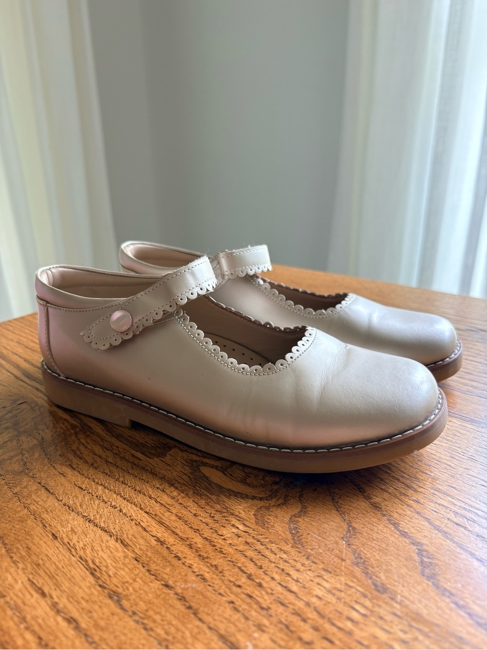 Elephantino Girls Champagne Leather Mary Jane Dress Shoes- size 4- Made in Peru